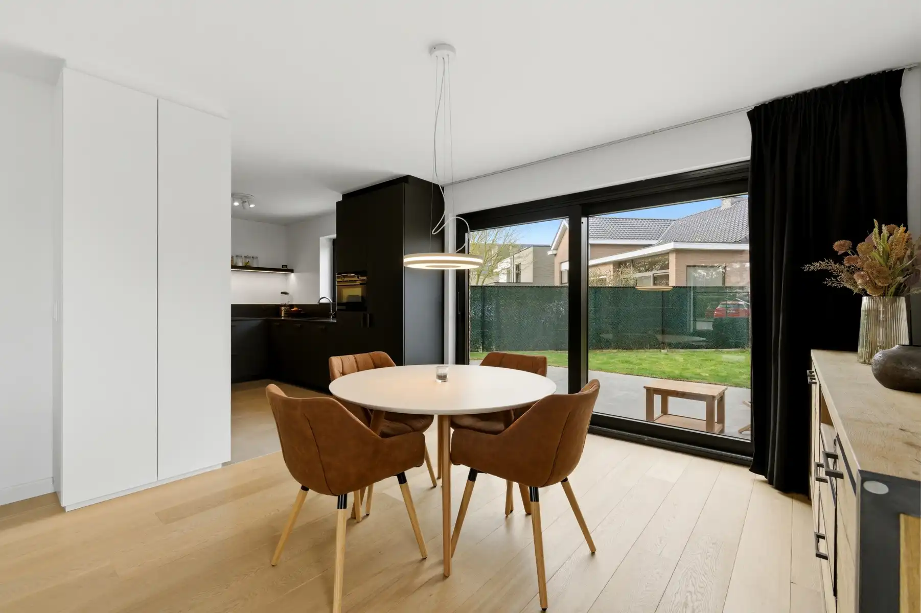 Recente vrijstaande woning in het centrum van RIJMENAM foto 7