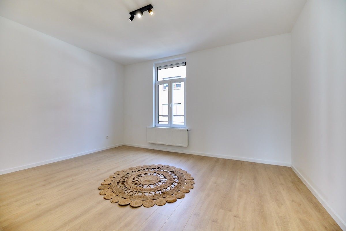 Vernieuwbouwwoning met 3 zeer ruime slaapkamers (20m²), bureau en stadstuin – instapklaar en energiezuinig foto 10