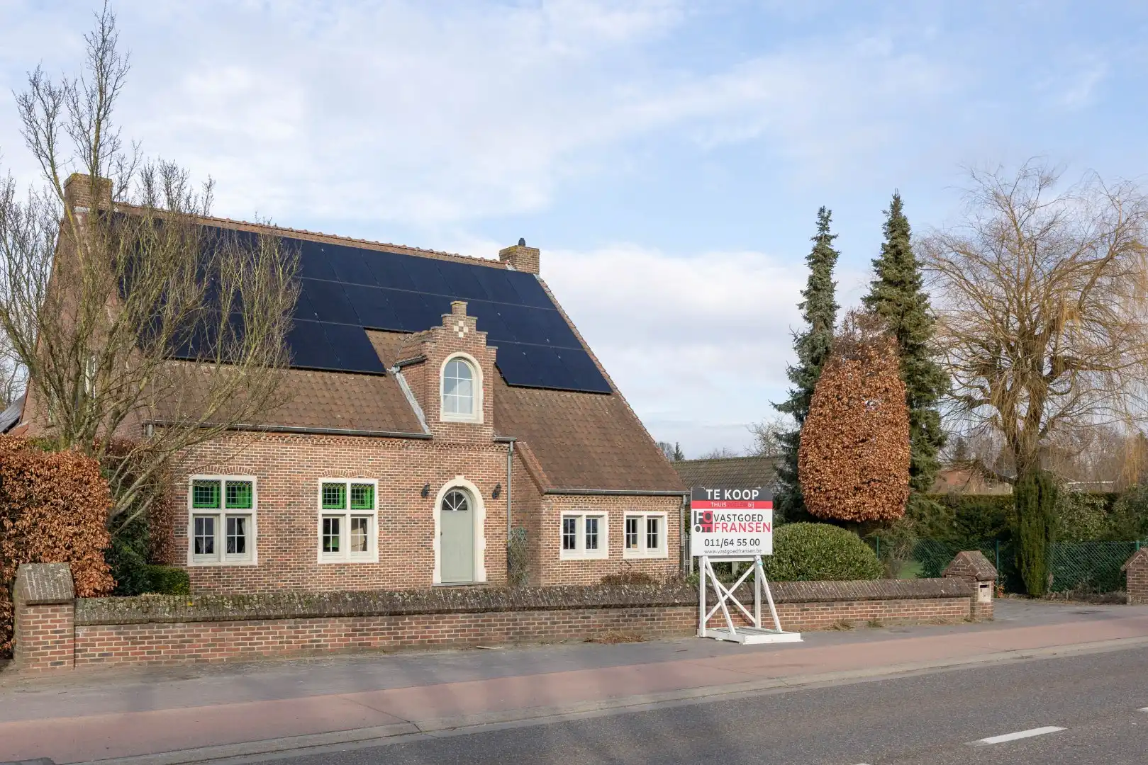 Prachtige ruime villa met naastliggende bouwgrond! foto {{pictureIndex}}