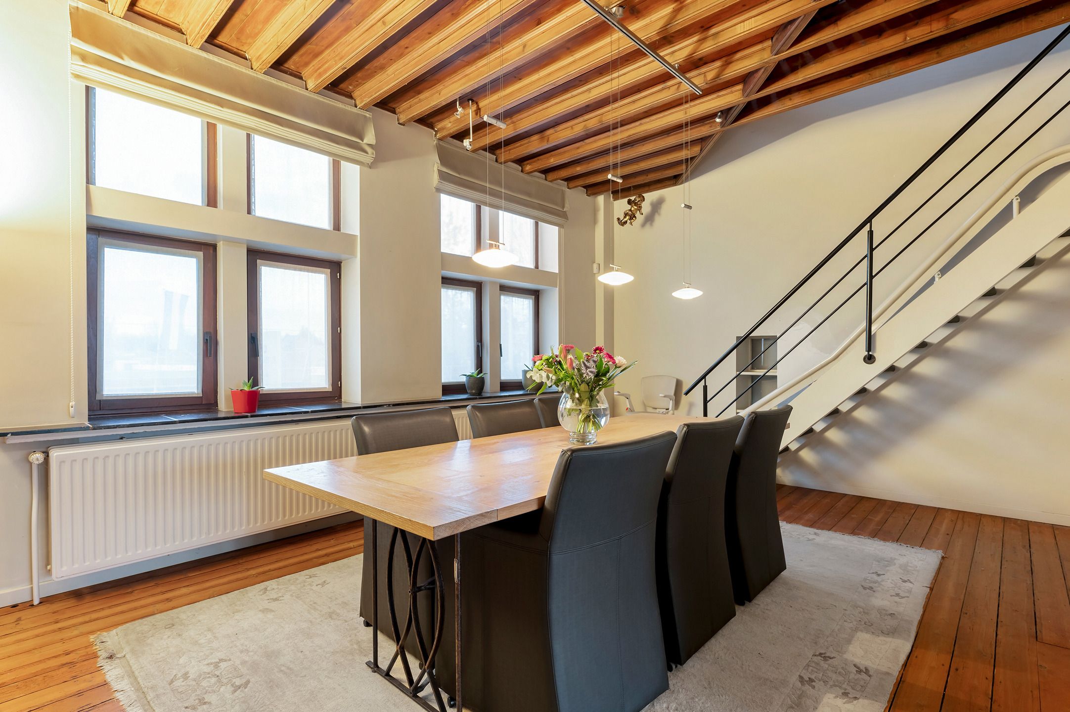 Karaktervolle hoeve met apart praktijkgedeelte, zwembad en prachtig uitzicht op weilanden op 2.642 m². foto 8