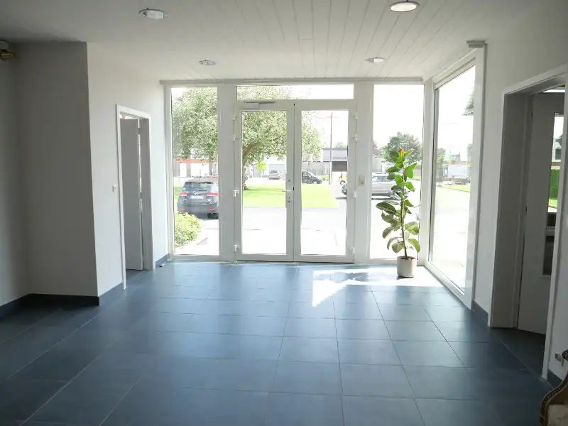 Kantoor 4 te huur, dichtbij ring van Kortrijk en autosnelwegen foto 5