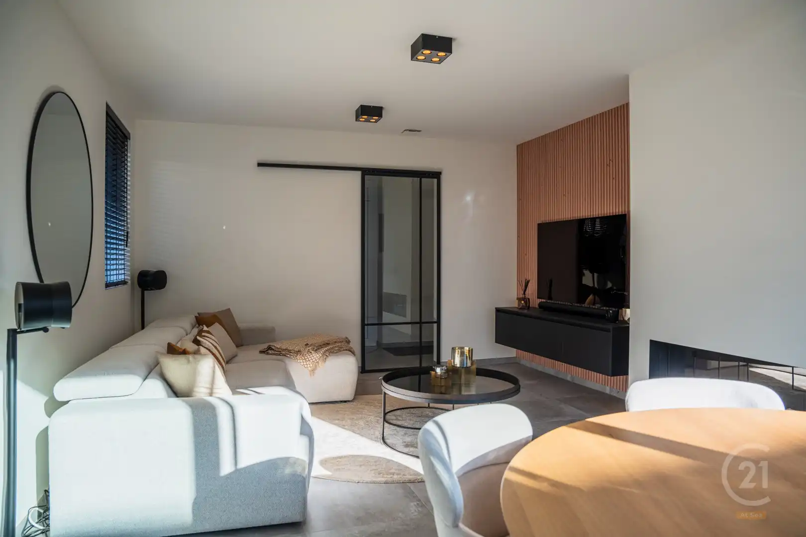 Moderne Woning met 4 Slaapkamers en Inpandige Garage in Lombardsijde foto 2