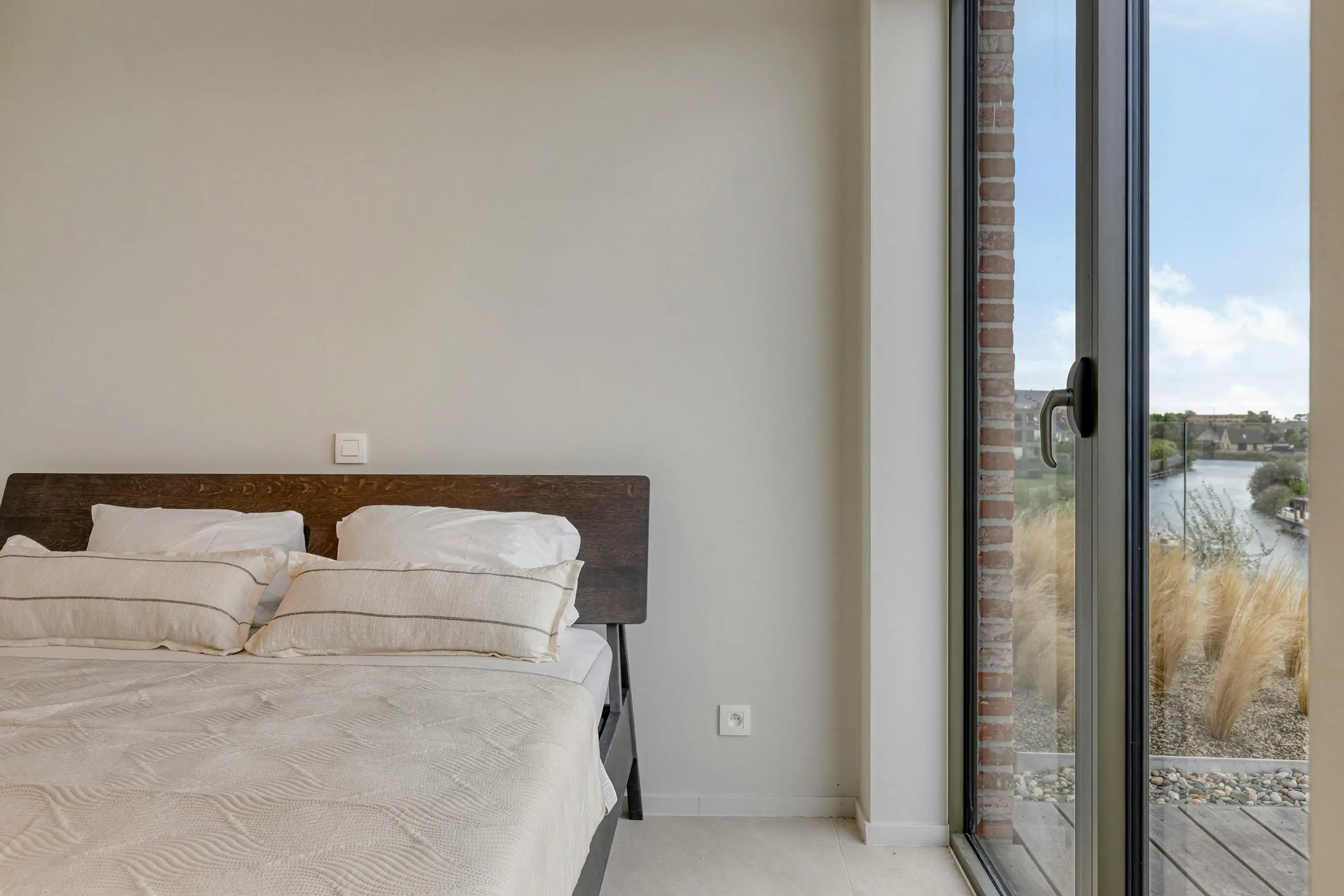 Penthouse te koop aan het water in centrum Veurne foto 13