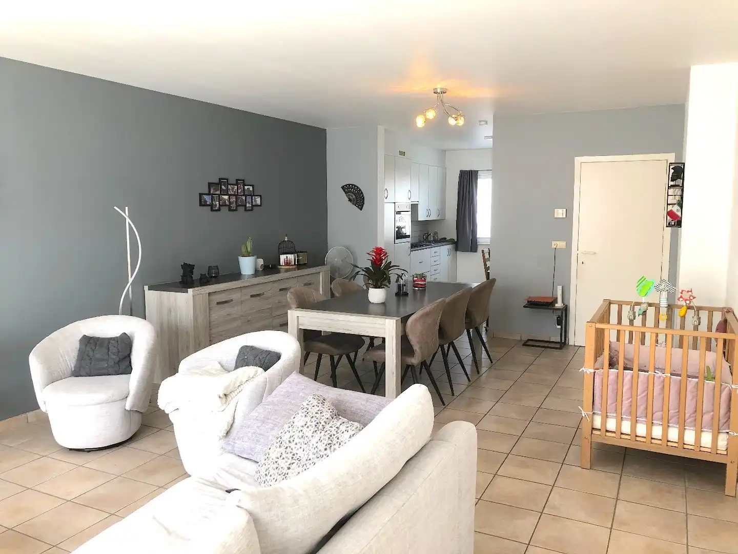Ruim duplexappartement met 2 slaapkamers! foto 4
