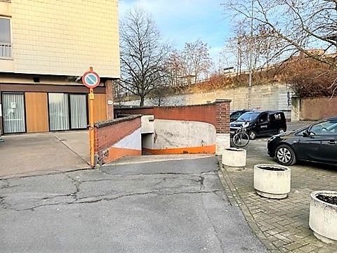 2 Autostaanplaatsen in overdekte garage aan Station Nekkerspoel foto 5