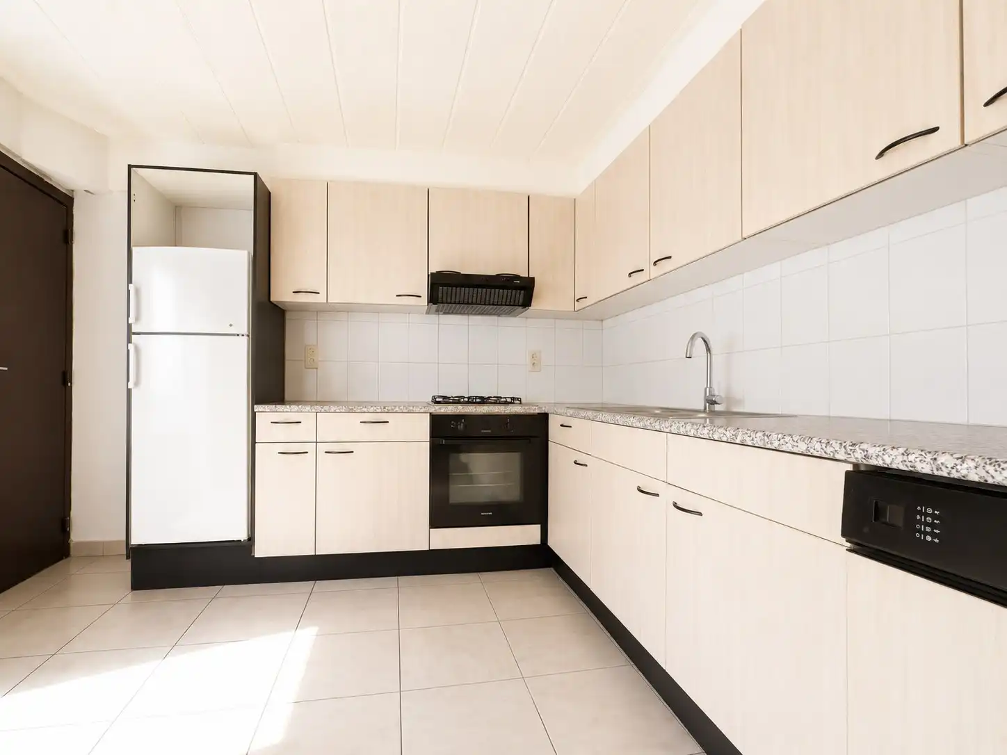 Grote woning met 4 kamers en leuke stadstuin te Heist foto 6