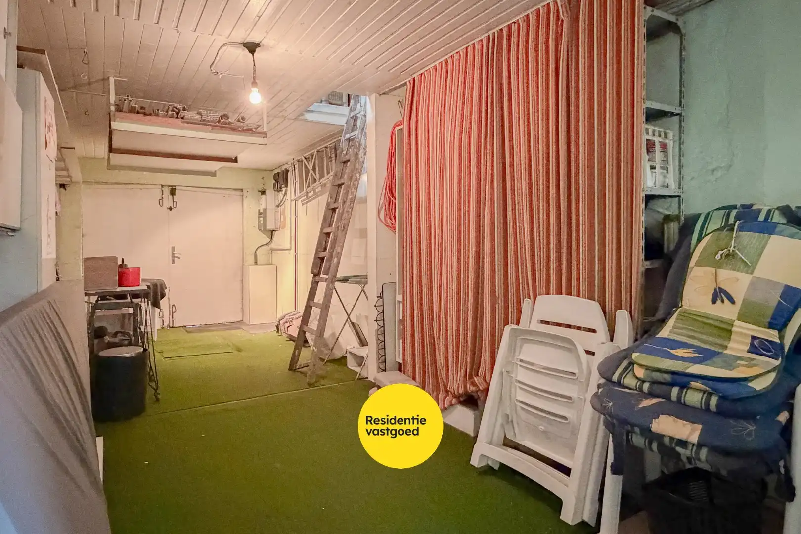 Ruime woning met zuidgerichte tuin te Sint-Michiels foto 10