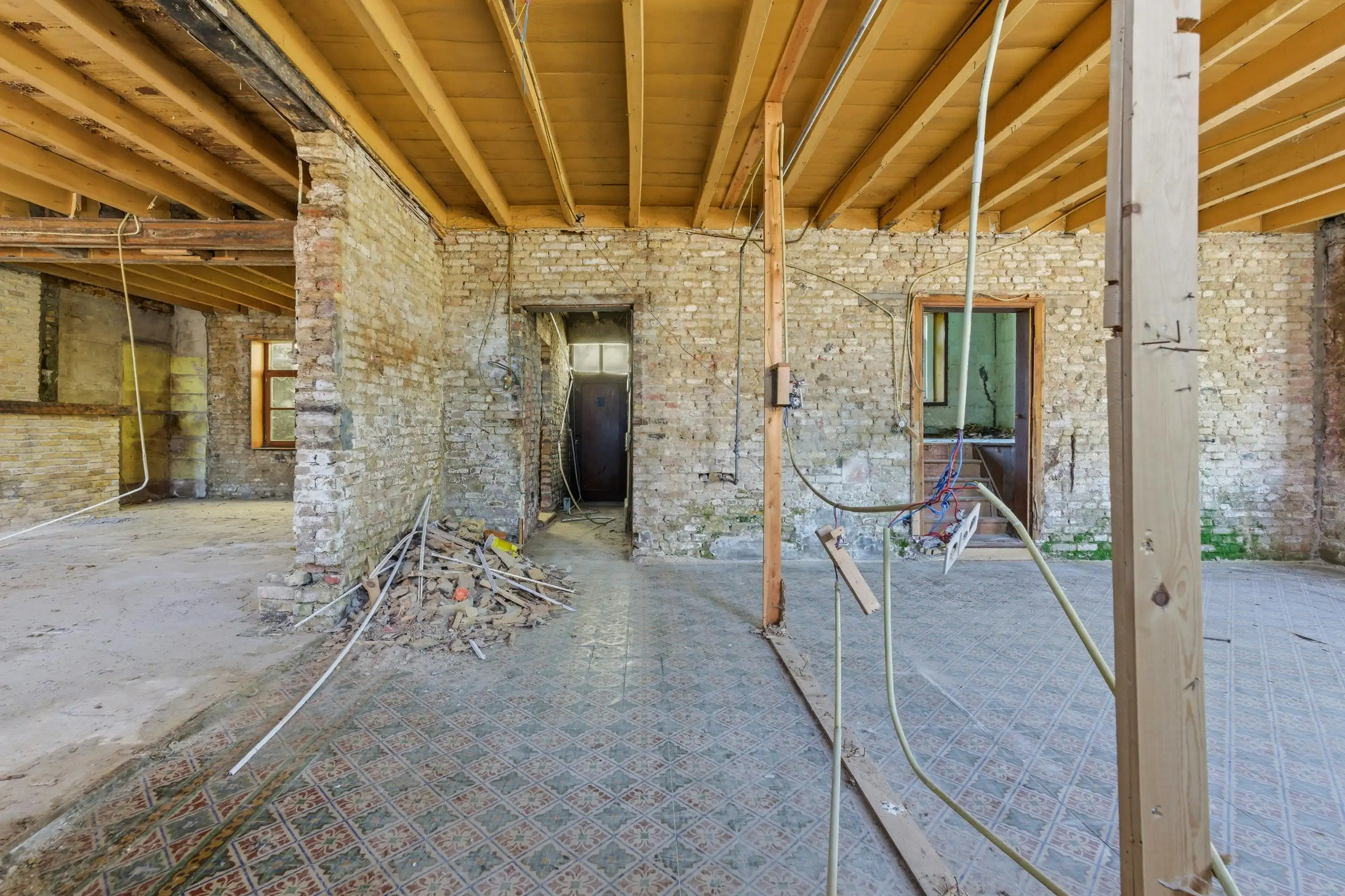Karaktervolle renovatiewoning met veel potentieel in Beauvoorde. foto 5