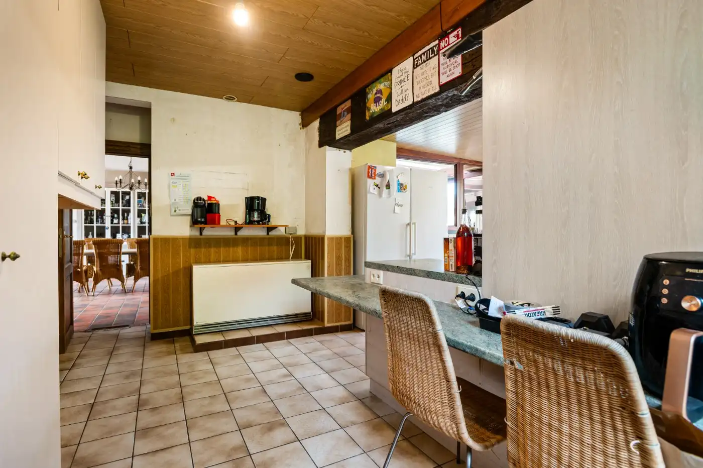 Charmante, te renoveren woning met ruime groene tuin foto 12