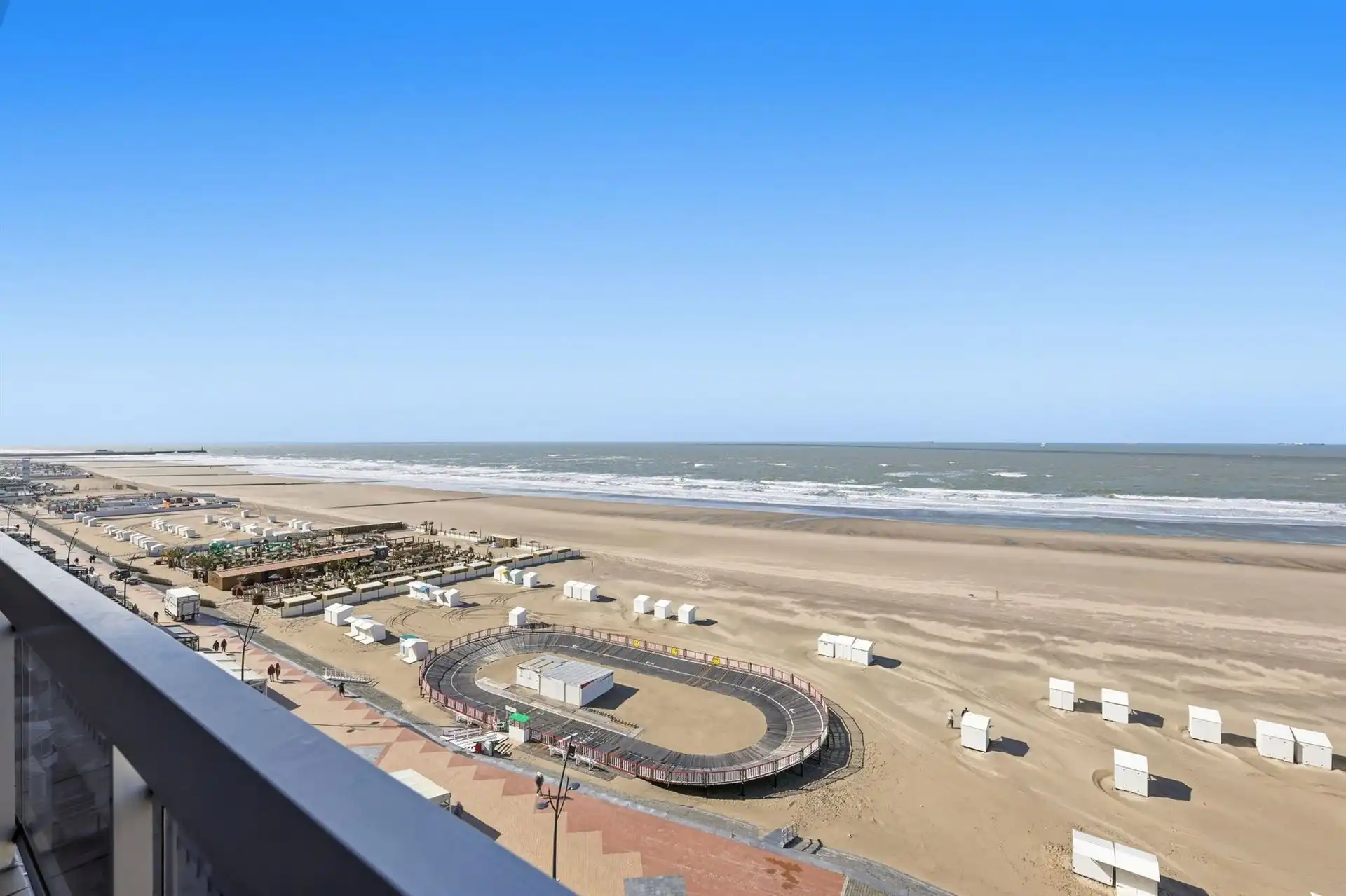 FRONTAAL ZEEZICHT / RIANTE GEVELBREEDTE  foto 7