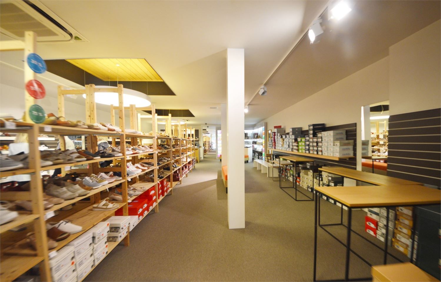 MODERN COMMERCIEEL GEBOUW LANGE ZOUTSTRAAT NAAST NOBEL foto 8