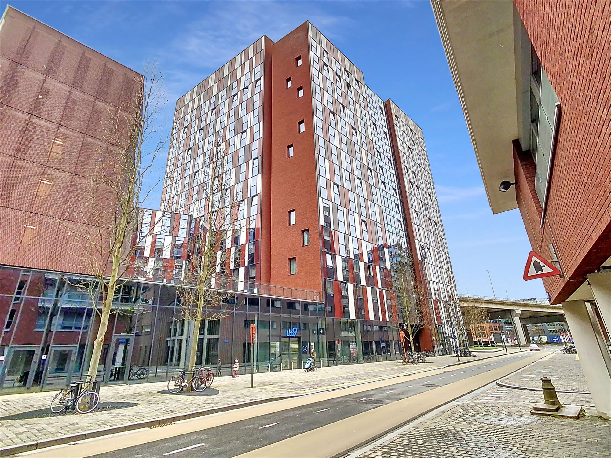 studio foto {{pictureIndex}}