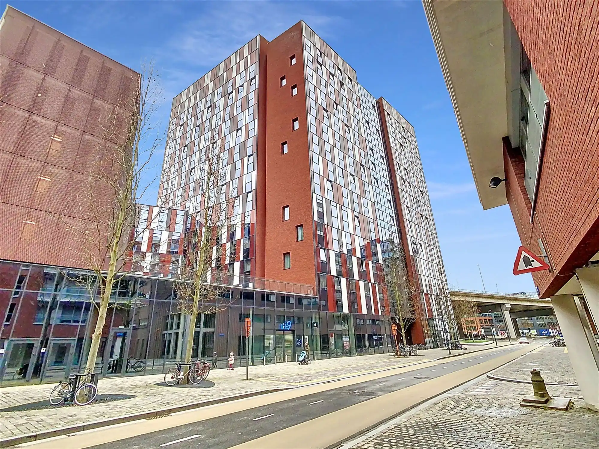 studio foto {{pictureIndex}}