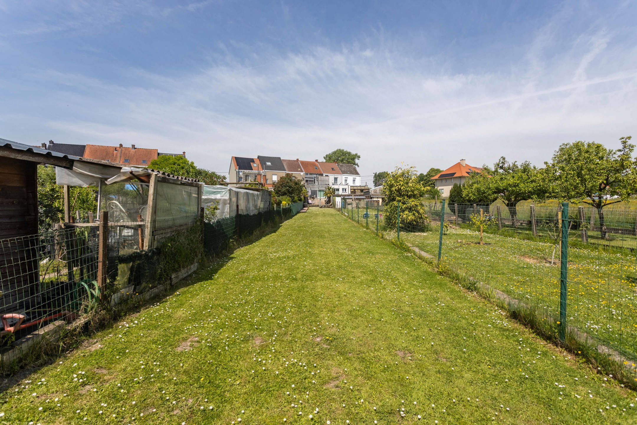 Instapklare & ruime woning op een toffe locatie foto 29