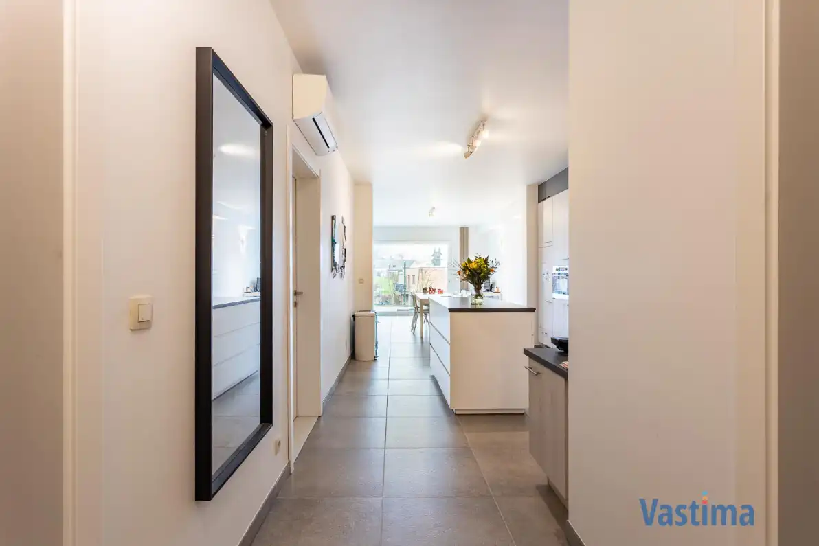 Instapklaar appartement met royaal terras en staanplaats foto 12