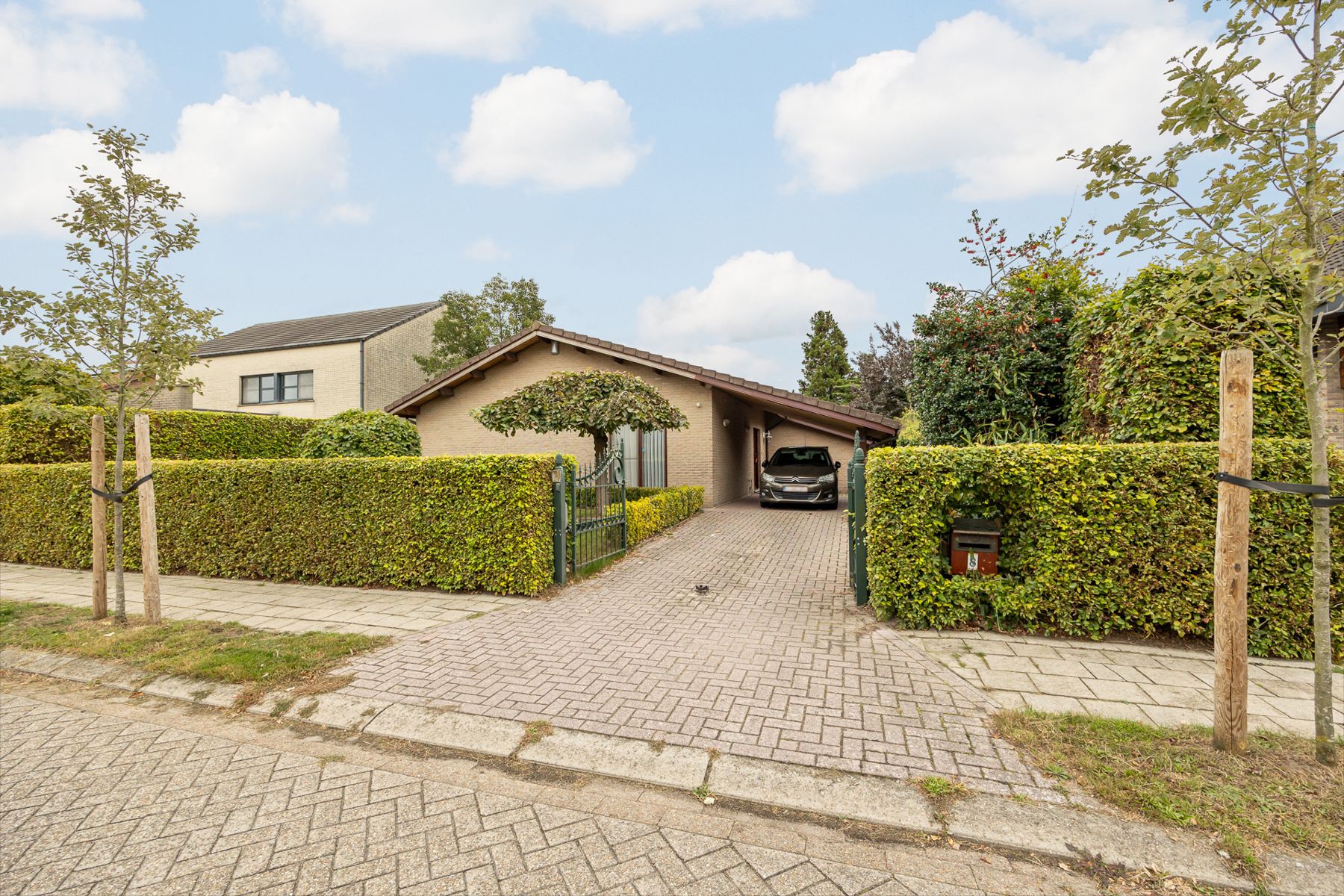 Laagbouwwoning met 2 slaapkamers op een zuid georiënteerd perceel van 720m². foto 2