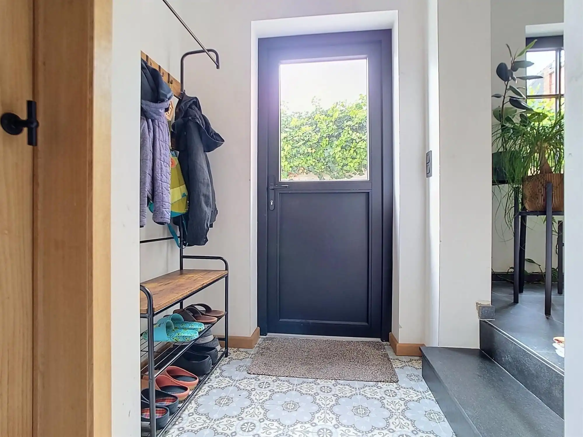 Ruime gerenoveerde gezinswoning met 4 slaapkamers foto 12