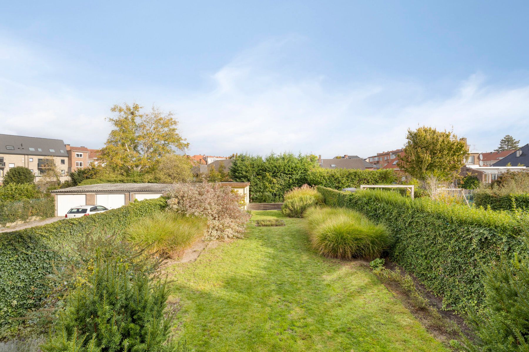 Ruime woning met 4 slaapkamers, garage en tuin foto 25