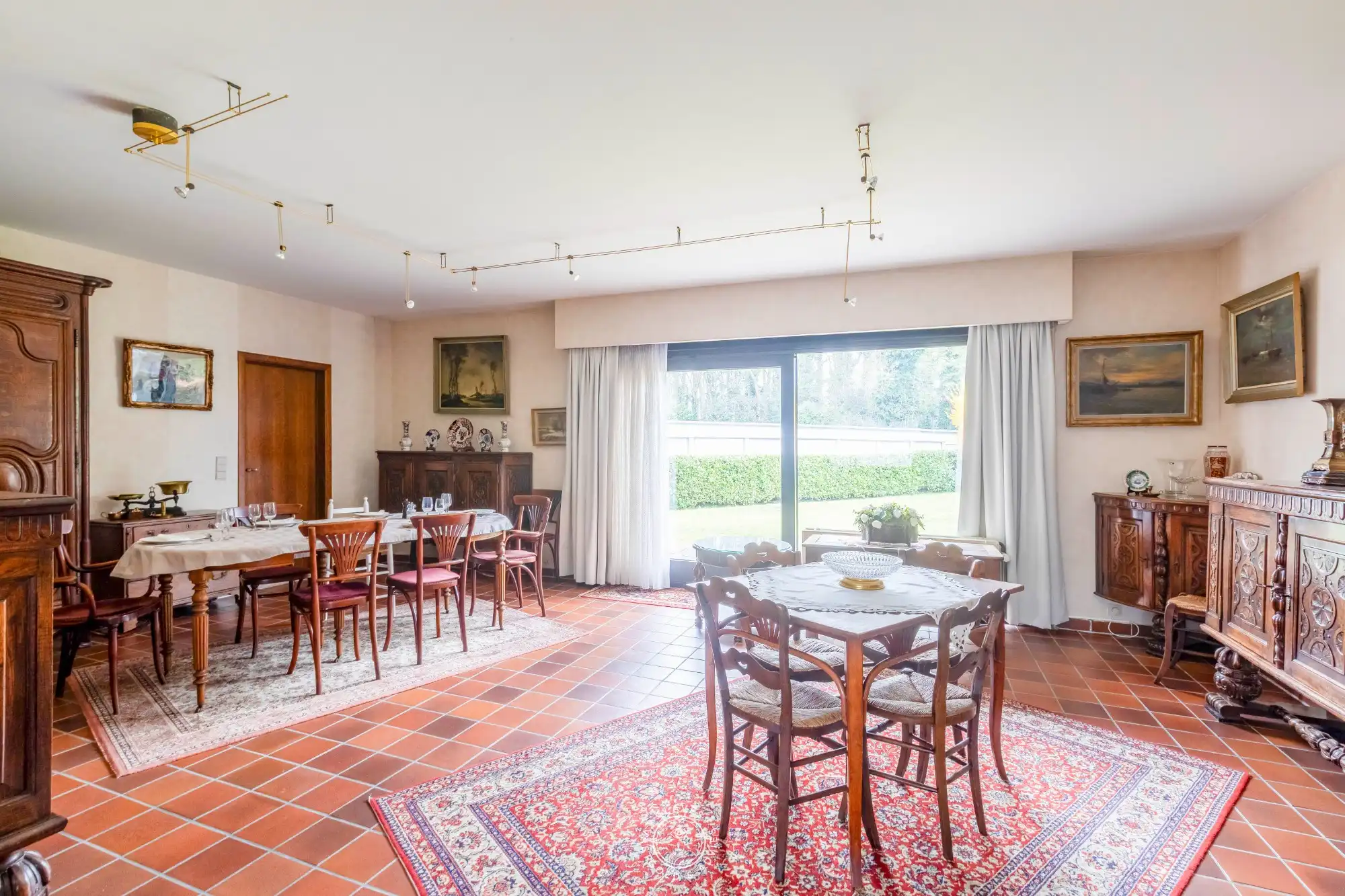 Solide gezinswoning met royale volumes foto 9