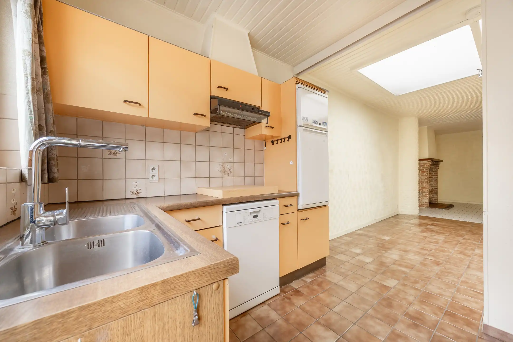 te renoveren woning met 3 ruime slaapkamers , garage en tuin foto 7