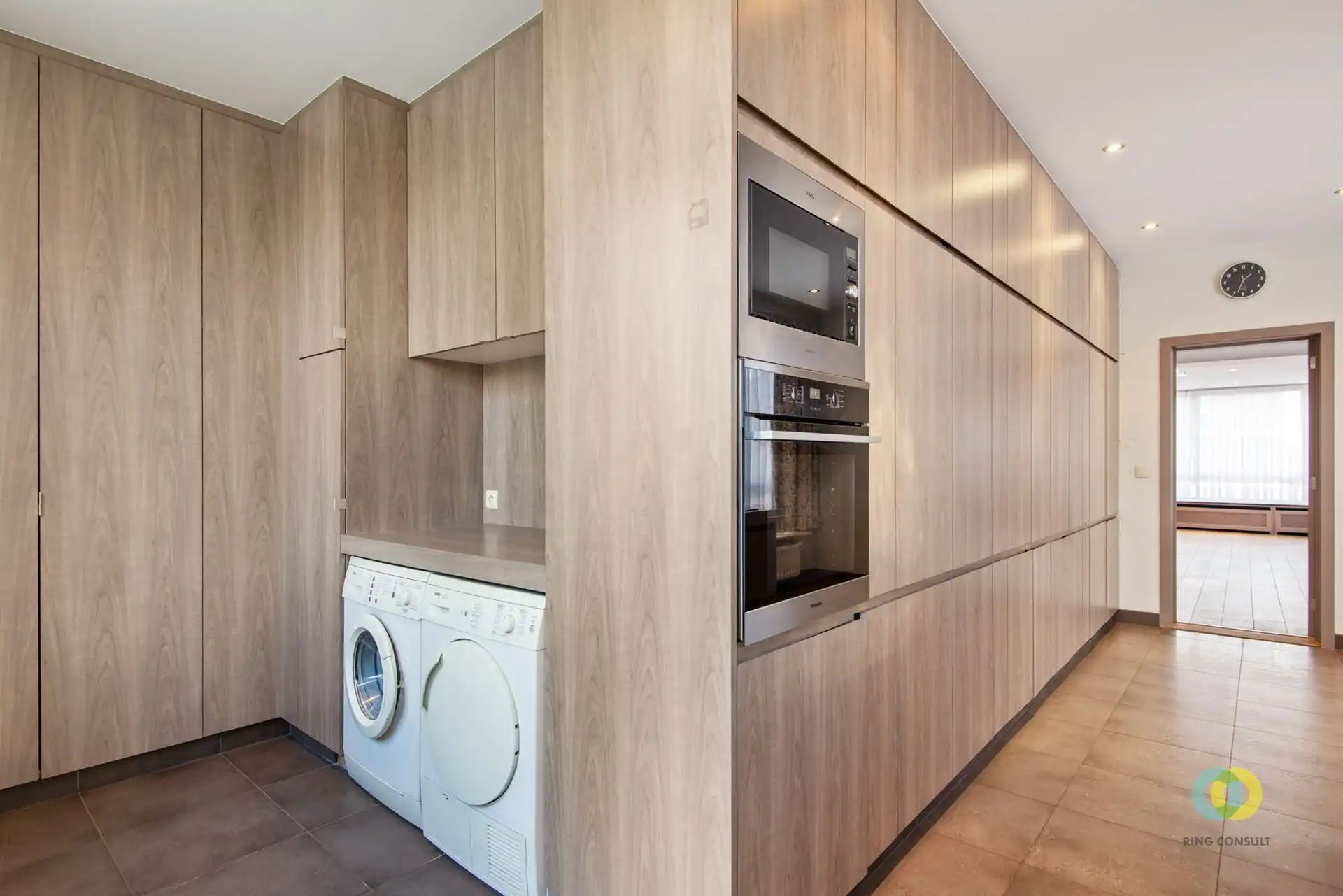 Zeer ruim appartement met groot terras foto 5