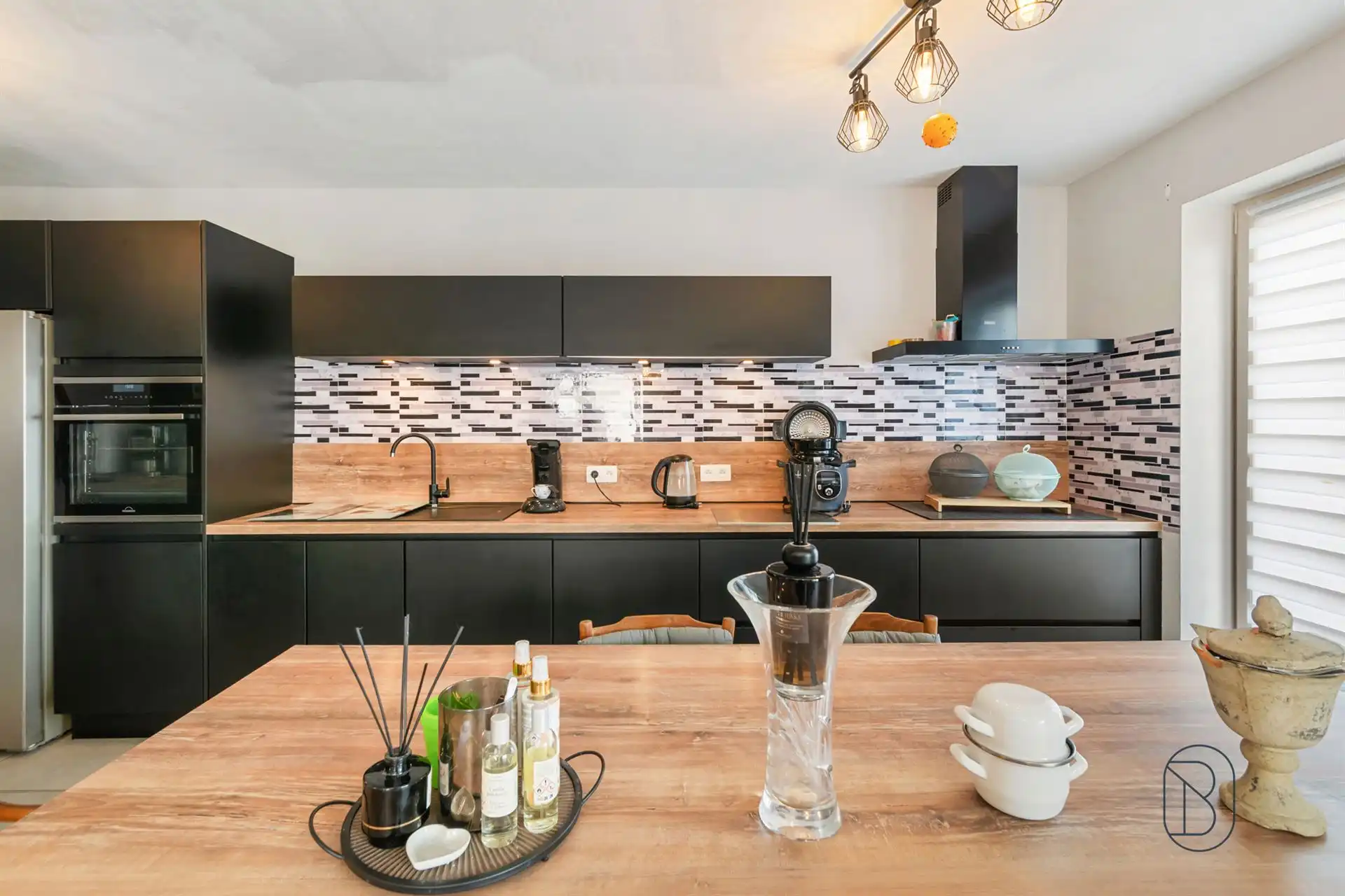 Recente woning (2021) met 4 slpk en zwembad! foto 8