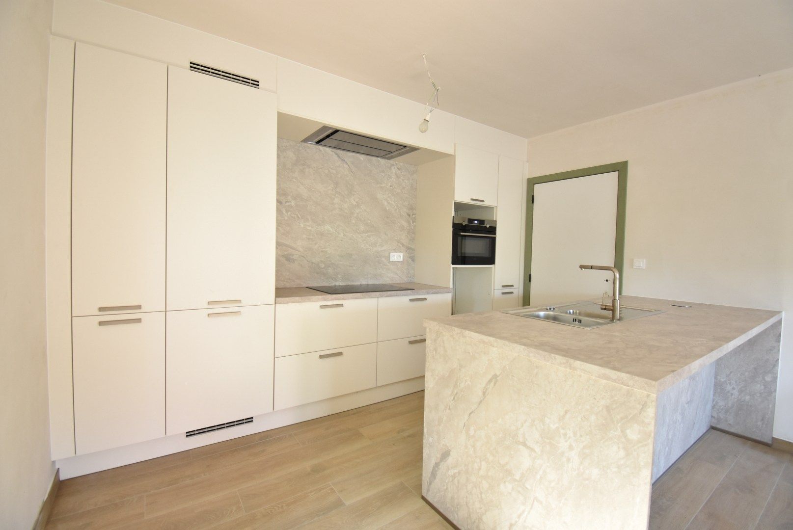 Knap gerenoveerde en energiezuinige bungalow met 3 slaapkamers te Nerem foto 6