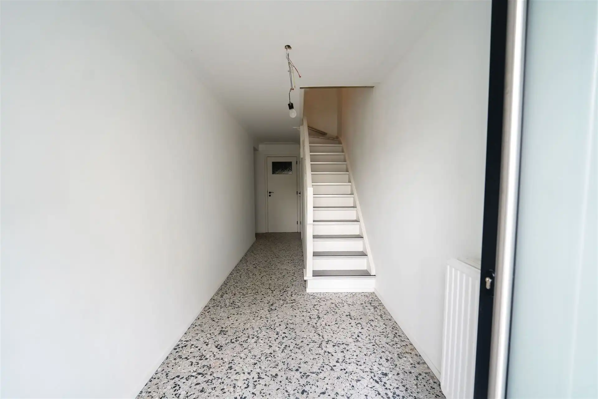 VOLLEDIGE GERENOVEERD 2-SLPK-APPARTEMENT GELEGEN OP DE 2de VERDIEPING foto 2