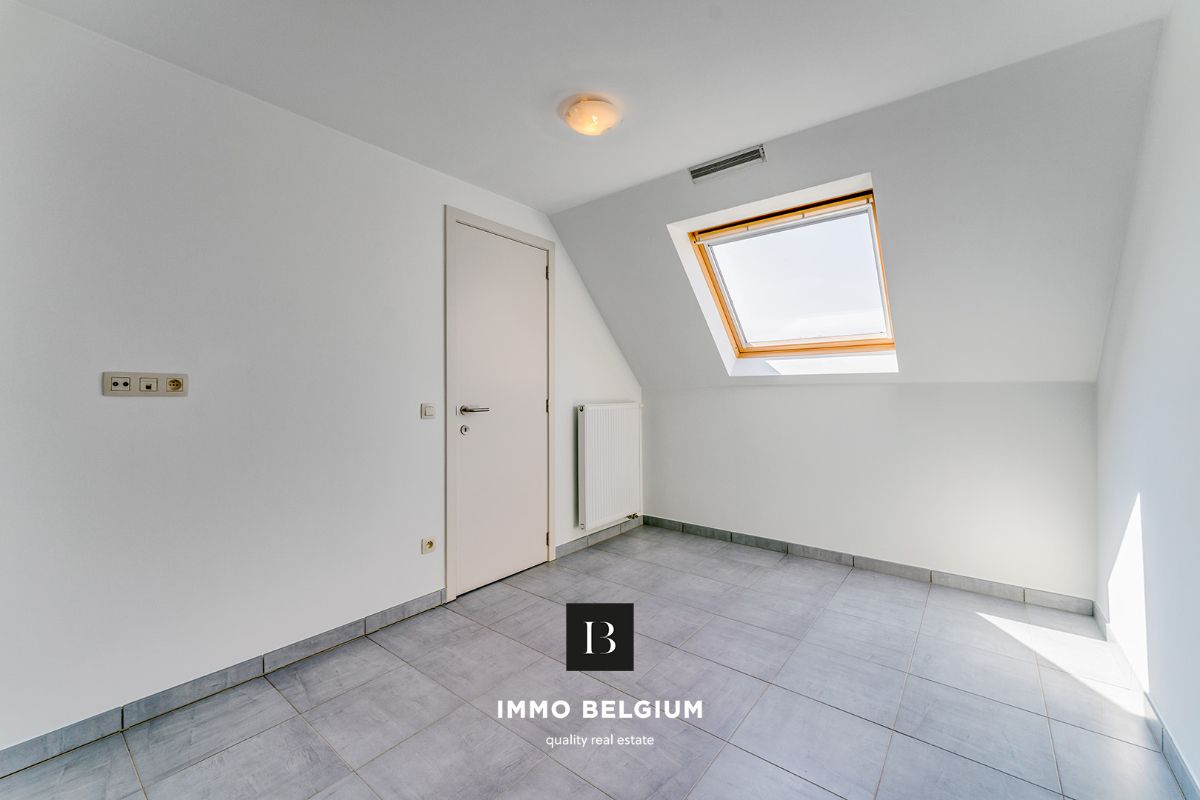 Ruim duplex appartement met 3 slaapkamers foto 9