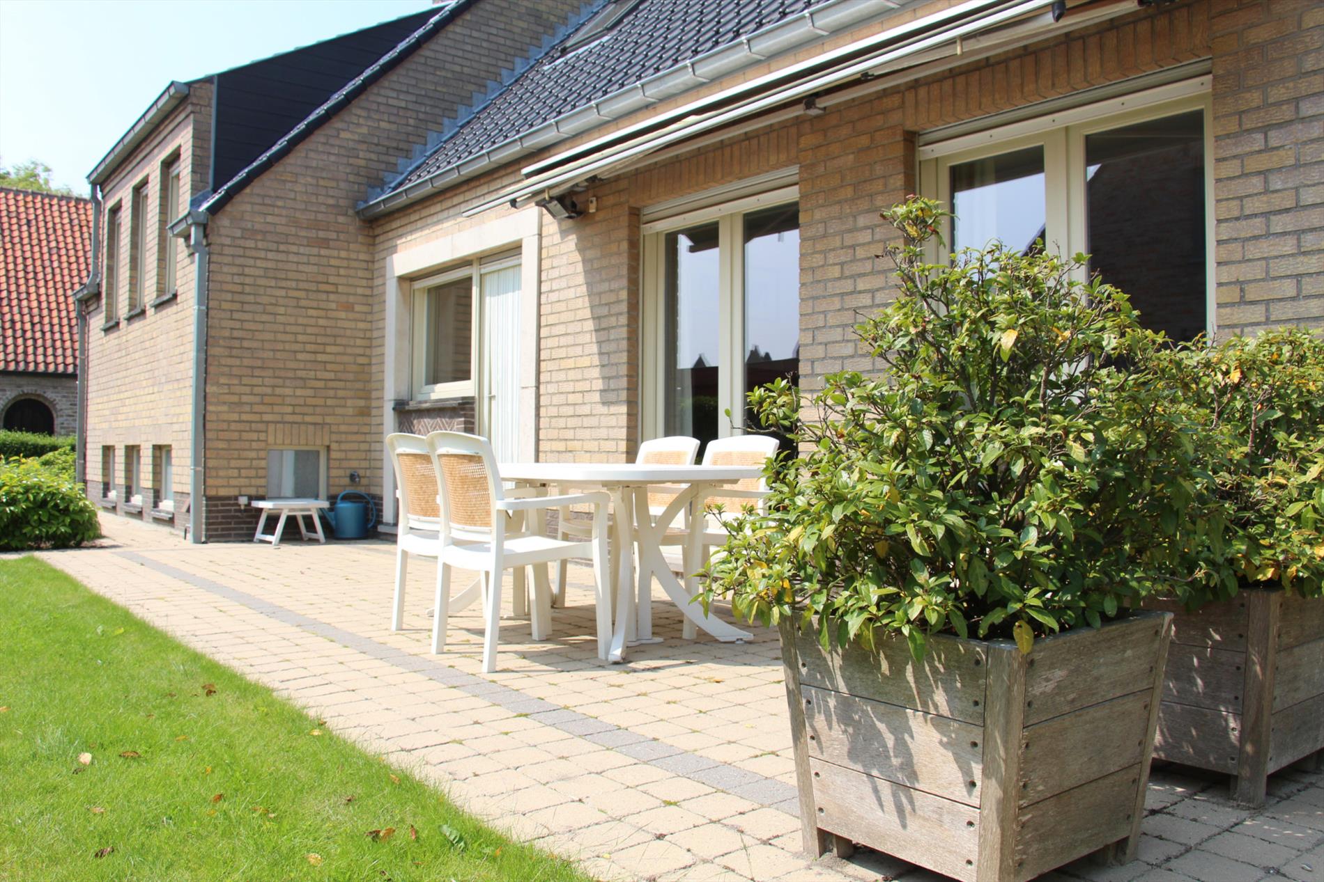 Zeer kwalitatieve villa met zongerichte tuin en grote garage foto 9