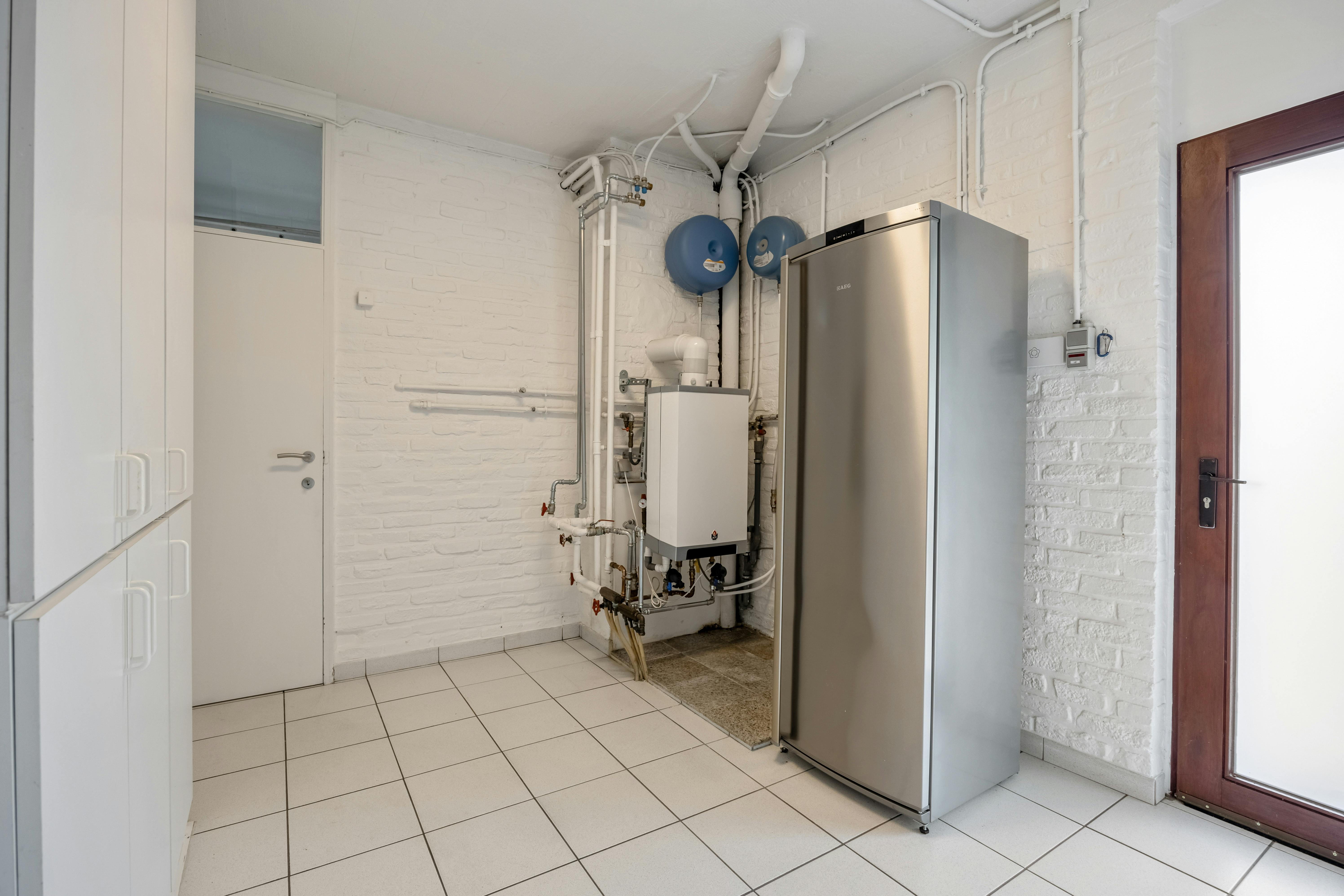 Uitzonderlijke villa met praktijk op toplocatie in Hasselt foto 37