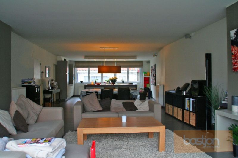 TE KOOP: Handelspand + Duplexappartement in hartje Kuurne foto 4