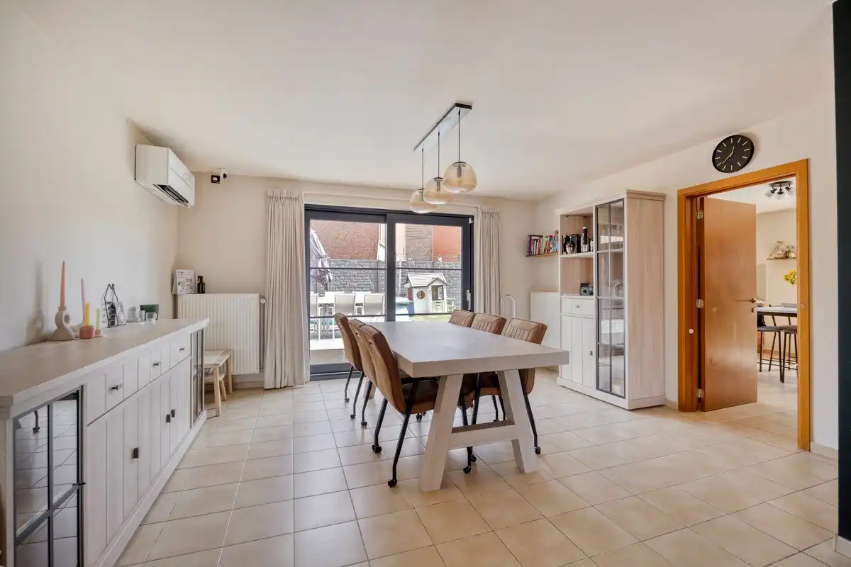 Ruime woning met tuin, garage en 3 slaapkamers in Roosdaal - bouwjaar 2007, foto 4