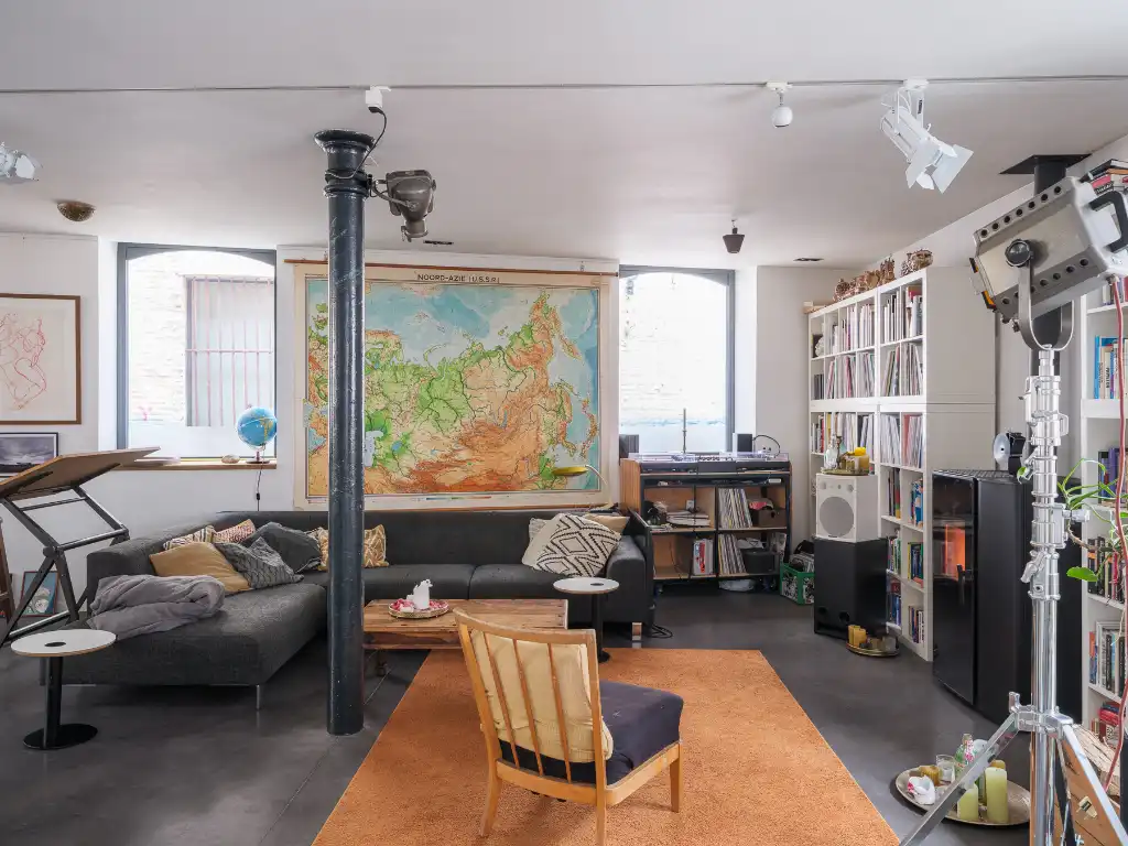 Bijzonder ruime duplex loft (263 m2&nbsp;bvo) met buitenruimte, 3 slaapkamers, 2 badkamers en inpandige garage nabij de Vrijdagsmarkt. foto 6