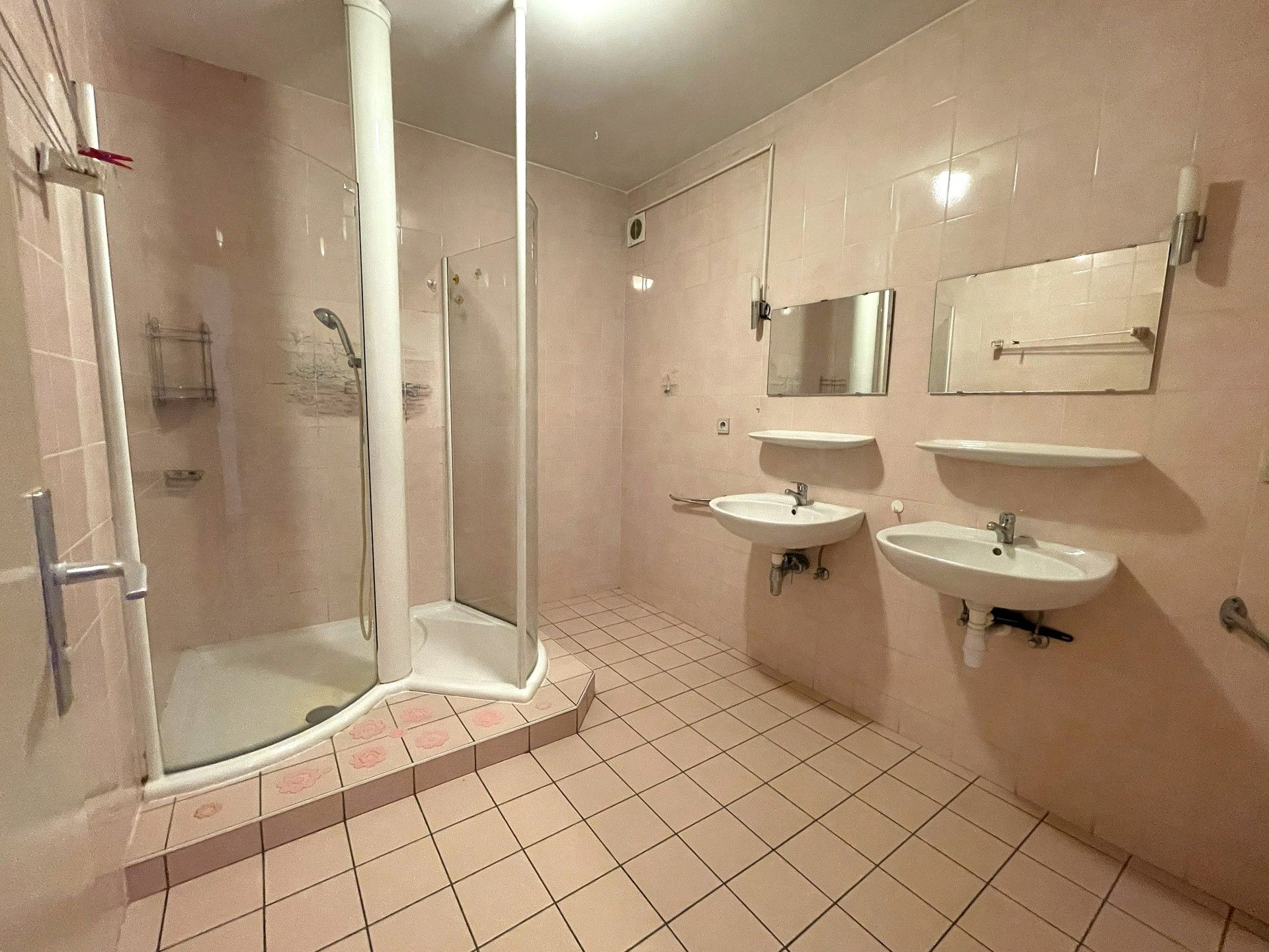 Charmant appartement met 2 slaapkamers en garage foto 11