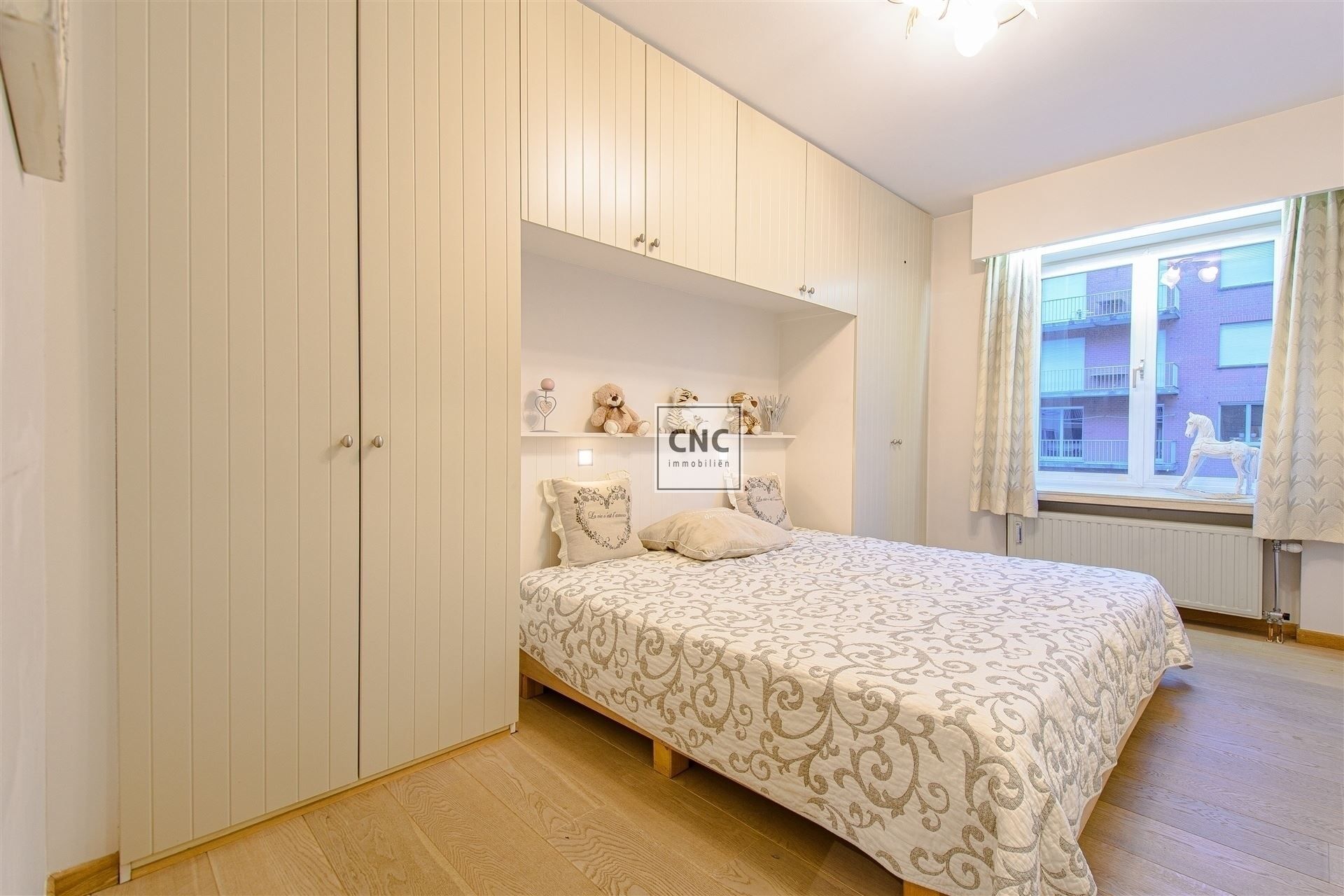 Appartement met 2 slaapkamers in het centrum van Knokke, gelegen op de Leopoldlaan, vlakbij de Lippenslaan.  foto 14