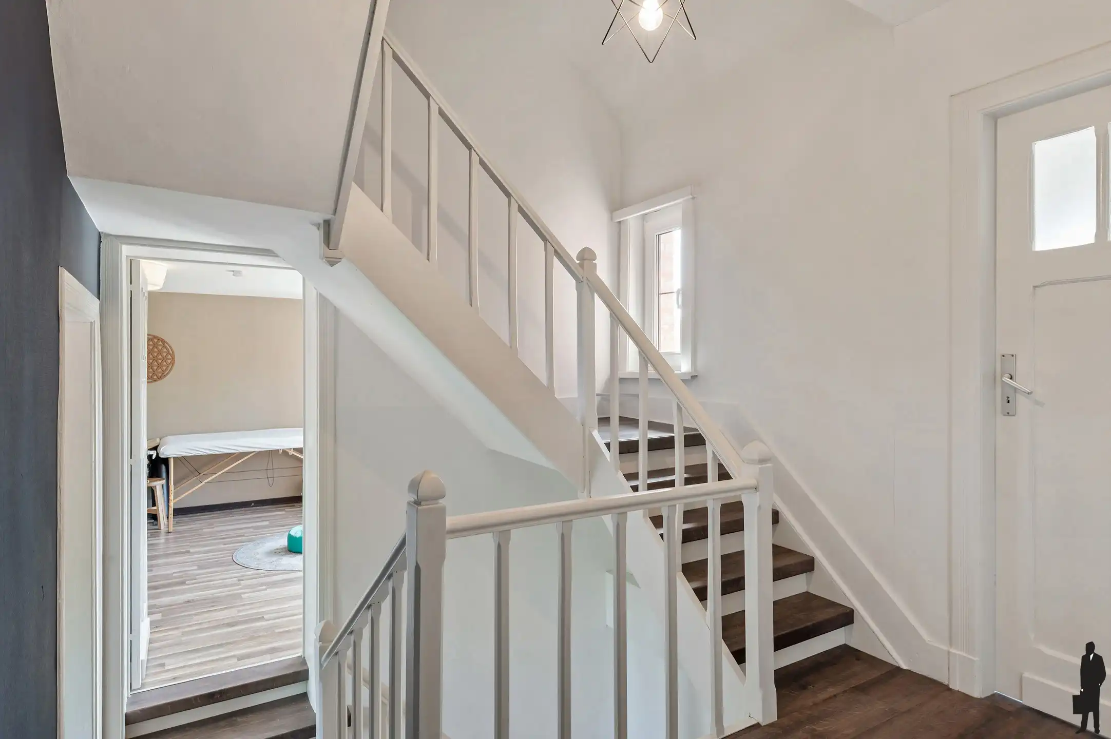 Charmante, zeer ruime, gerenoveerde ingenieursvilla in groen foto 11