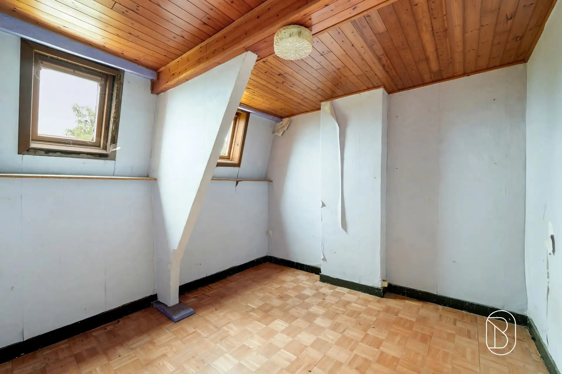 Te renoveren / af te breken woning met POTENTIEEL en uitweg foto 12