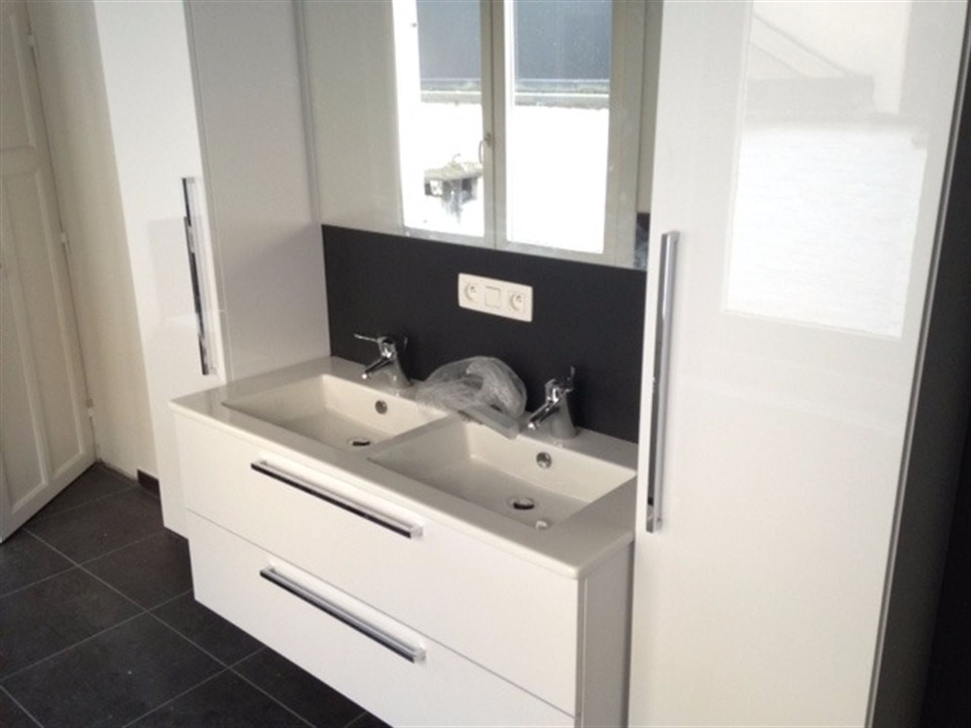 Volledig vernieuwde woning centrum Kortrijk foto 7