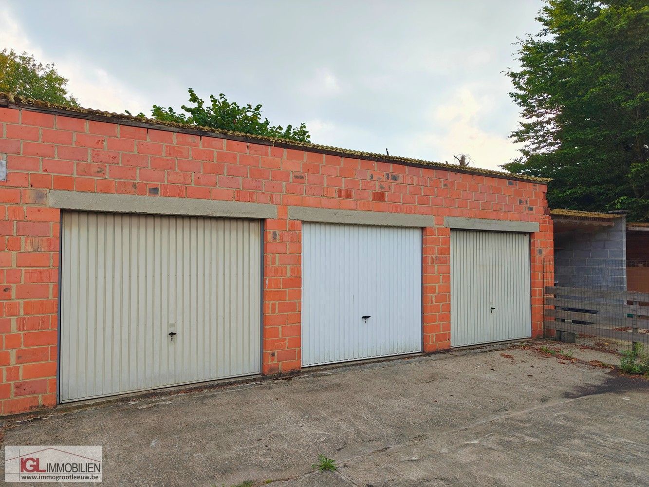 3 garages te koop in Ruisbroek foto 1