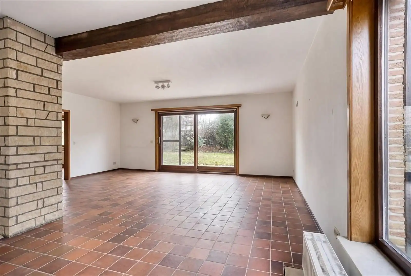 Villa op te frissen in hartje Pajottegem foto 5