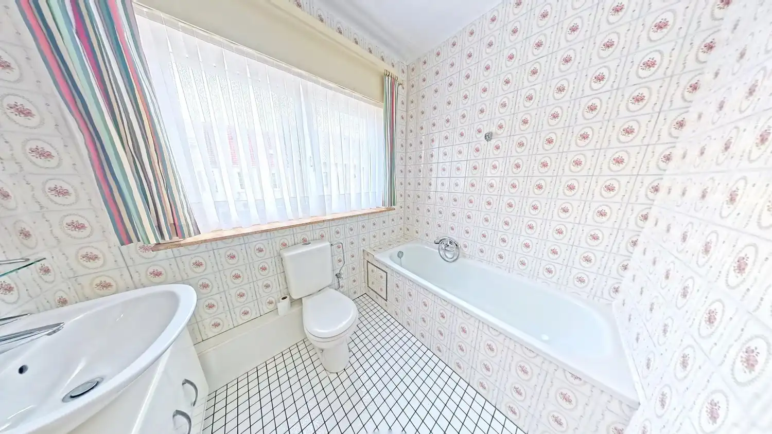 Ruime halfopen woning met garage te koop! foto 14