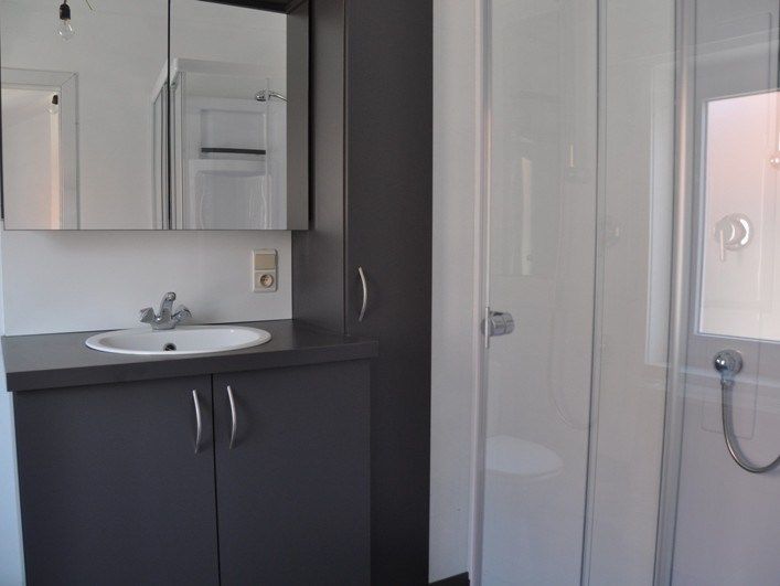 Verzorgde woning met 2 slaapkamers en 2 autostaanplaatsen. foto 5