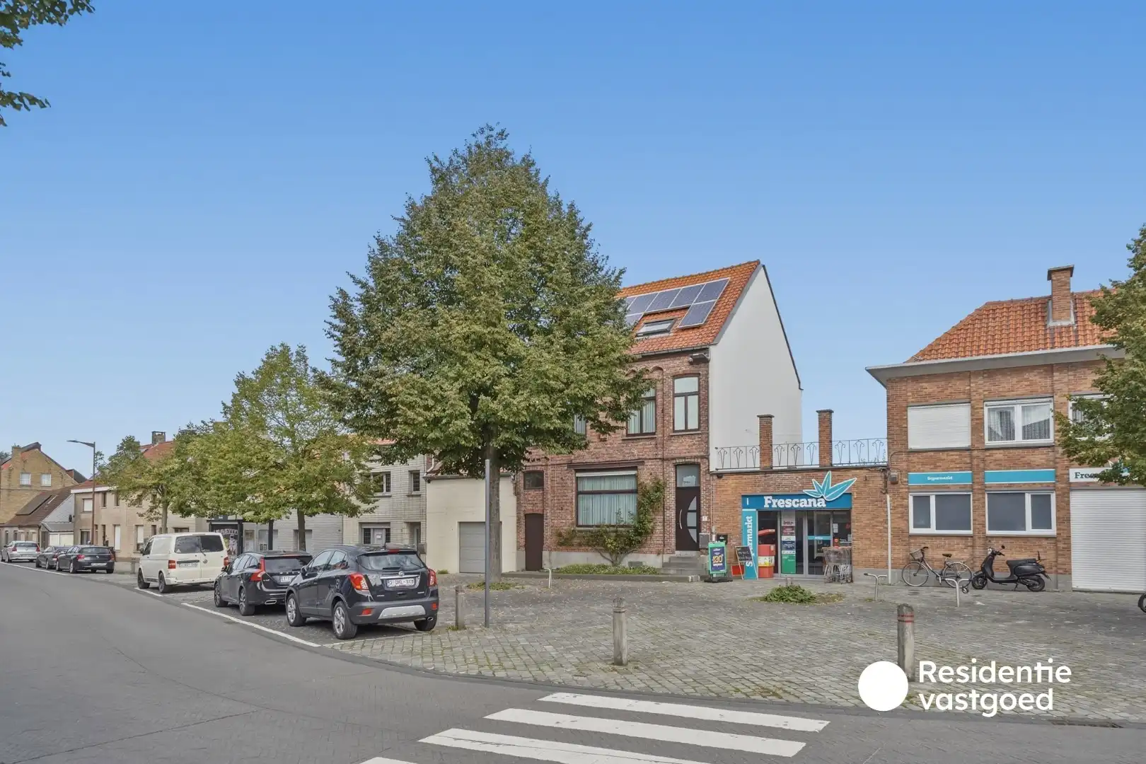 Ruime gezinswoning met 4 slaapkamers, tuin en zonnepanelen in Zandvoorde foto {{pictureIndex}}