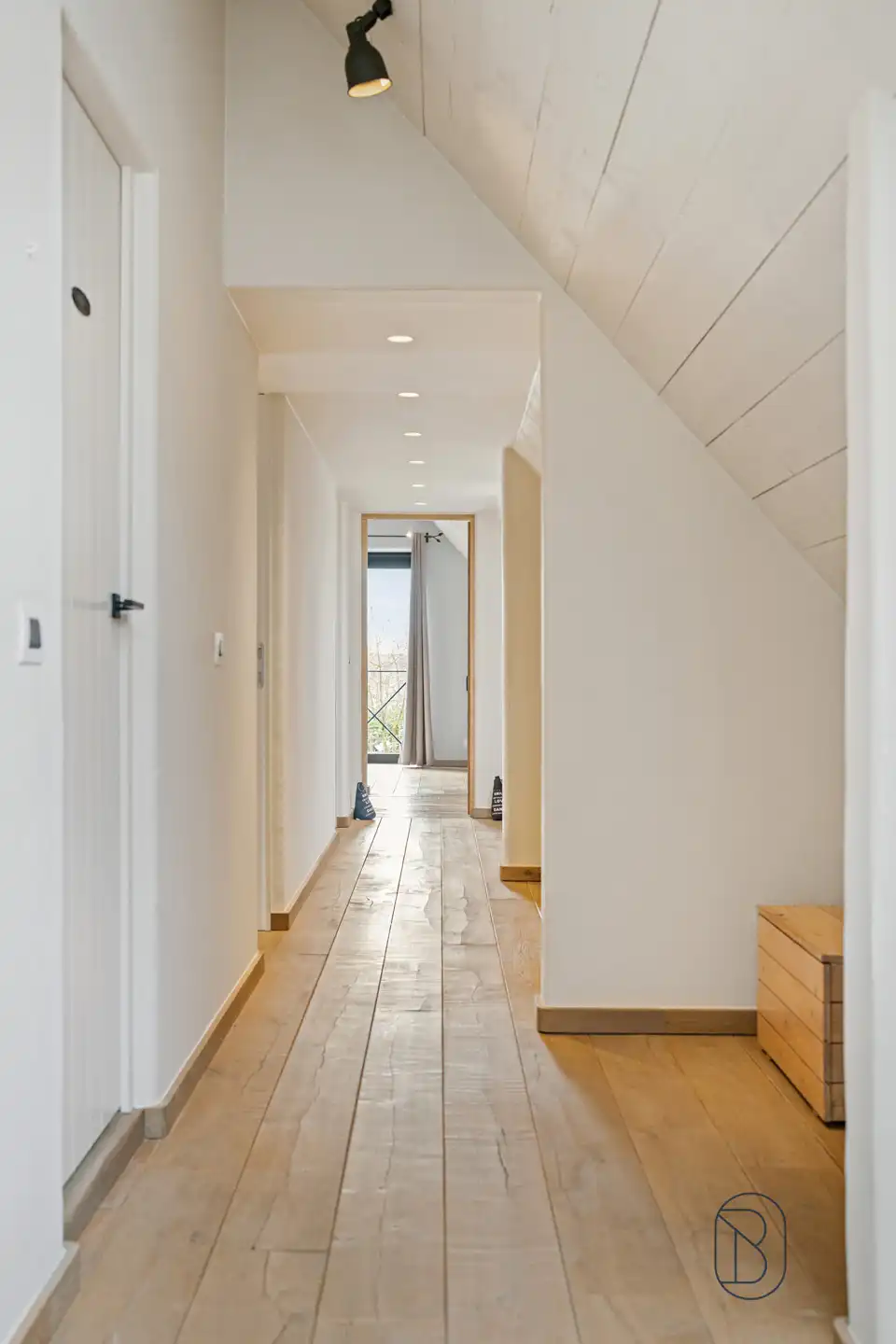 Unieke kans: prachtige woonst met zwembad + bedrijfsgebouw foto 19