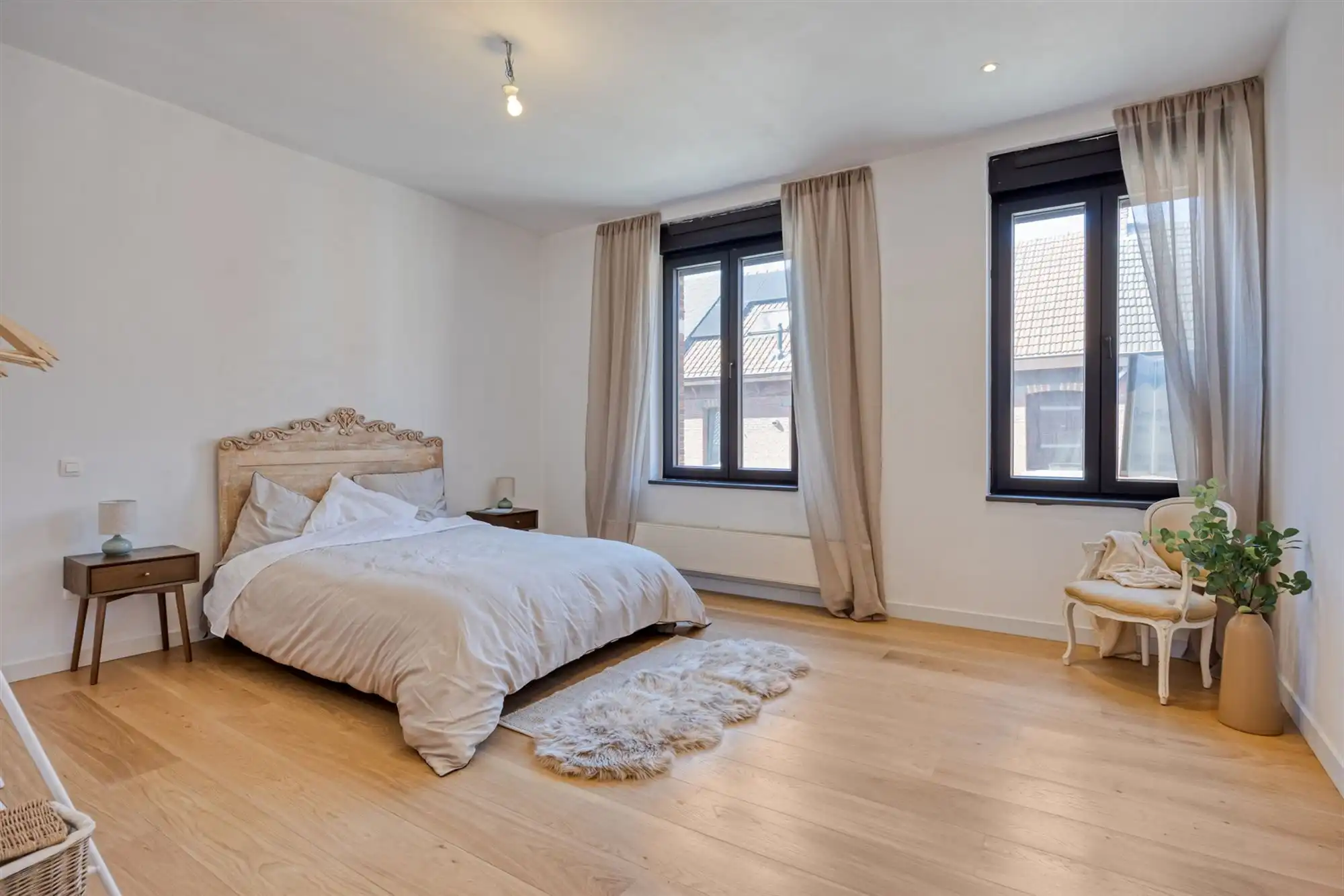 Volledig vernieuwde woning met 4 grote slaapkamers en tuin foto 22