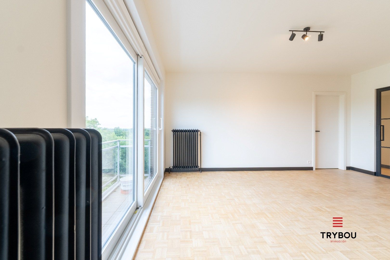 Volledig gerenoveerd 2-slaapkamerappartement te huur – rand centrum Ieper foto 6