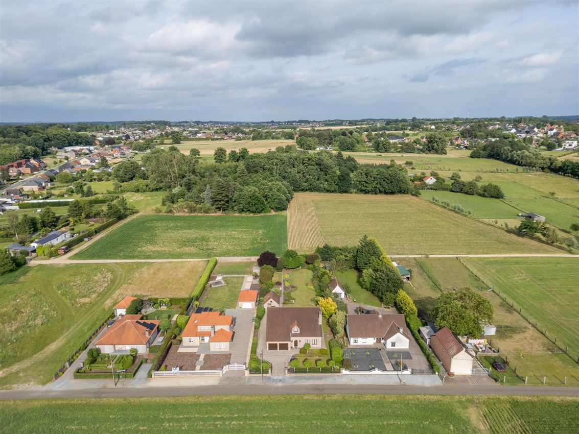 Landelijk villa in Scherpenheuvel-Zichem, 5 slpks, garages, omringd door agrarisch gebied. EPC C. foto 35
