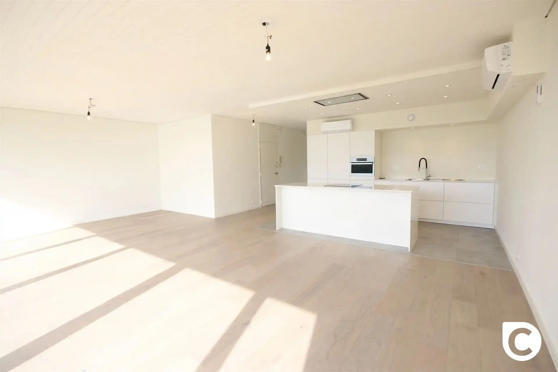 Prachtig gerenoveerd 2 slaapkamer appartement foto 3