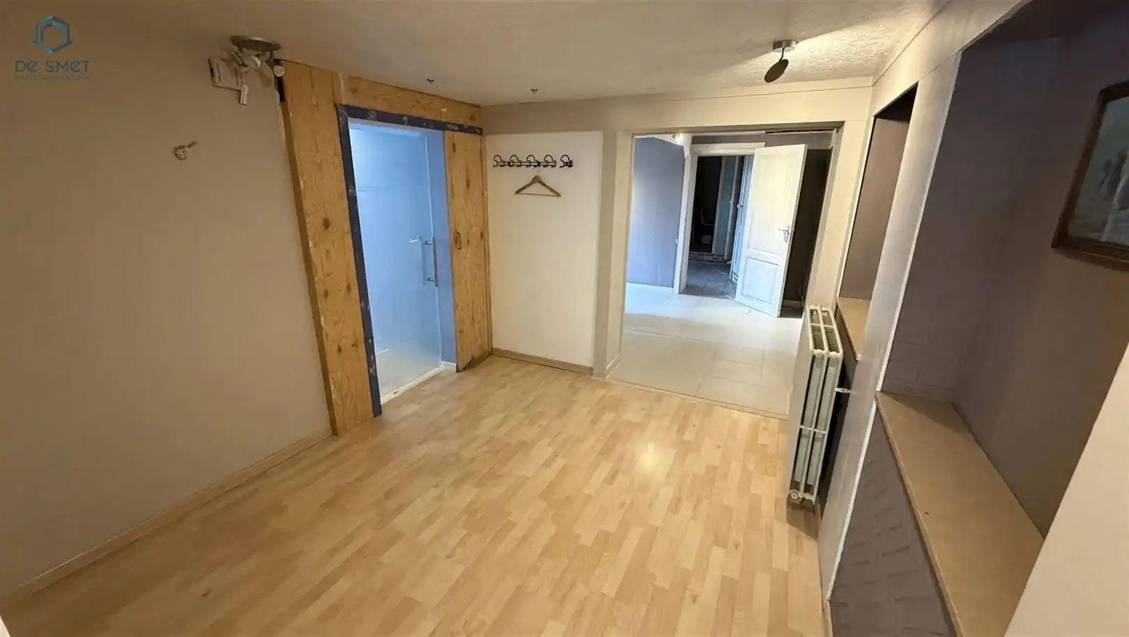 RUIME KARAKTERWONING MET 23 GARAGEBOXEN IN GERAARDSBERGEN foto 15